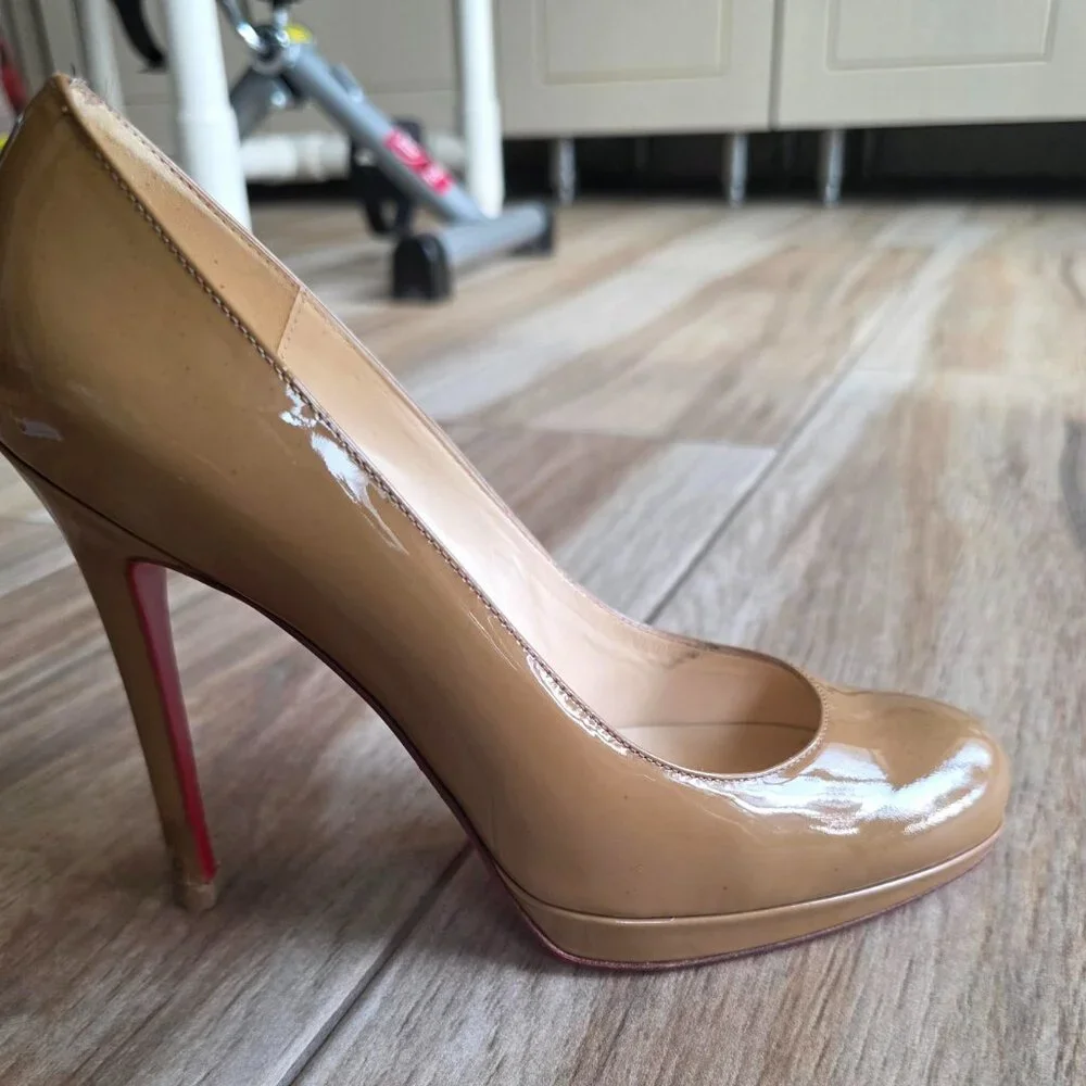 Christian Louboutin Bianca Nude Patent Leather Pumps Eur. 37.7 - Picture 11 of 15